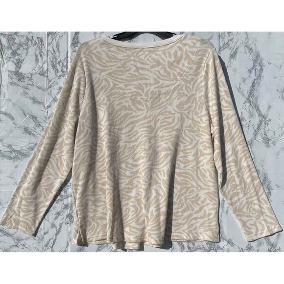 Terra & Sky Womens Plus Size 2X Beige & White Zebra Print Waffle Knit Henley Top - Picture 2 of 5